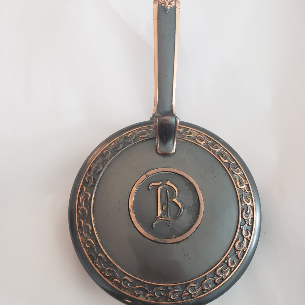 1950s L.E Mason Vintage Crumb Catcher